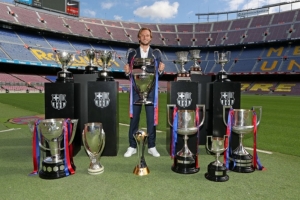 拉基蒂奇宣布退役，巴萨官方社媒：足球会想念你的♥️