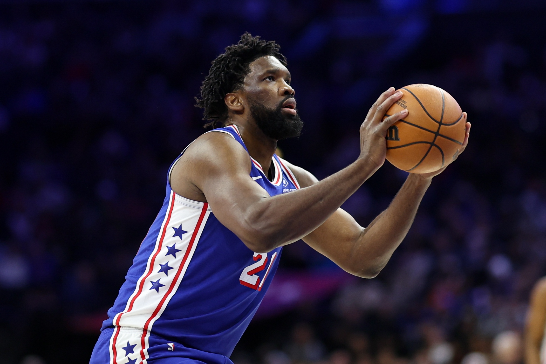 博鱼-不在状态！恩比德首节7分钟2中1拿到3分出现4失误 正负值-13