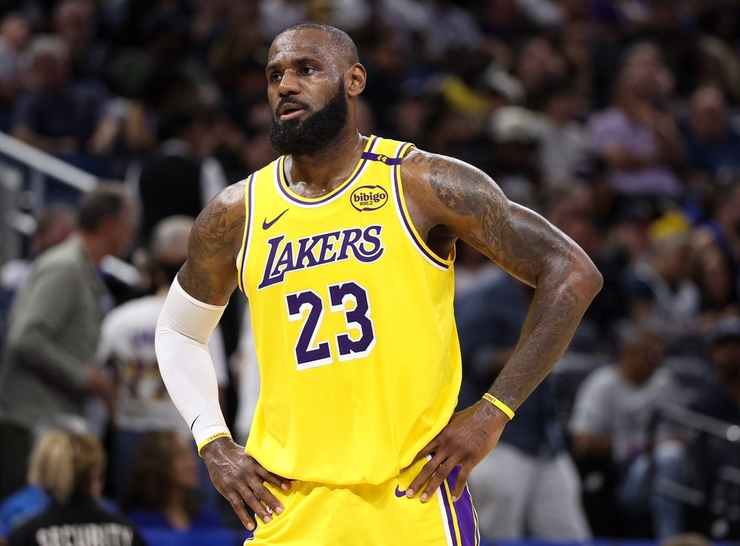 博鱼-破铜废铁换历史第一人？哈登前队友提议勇士继续招募詹姆斯！