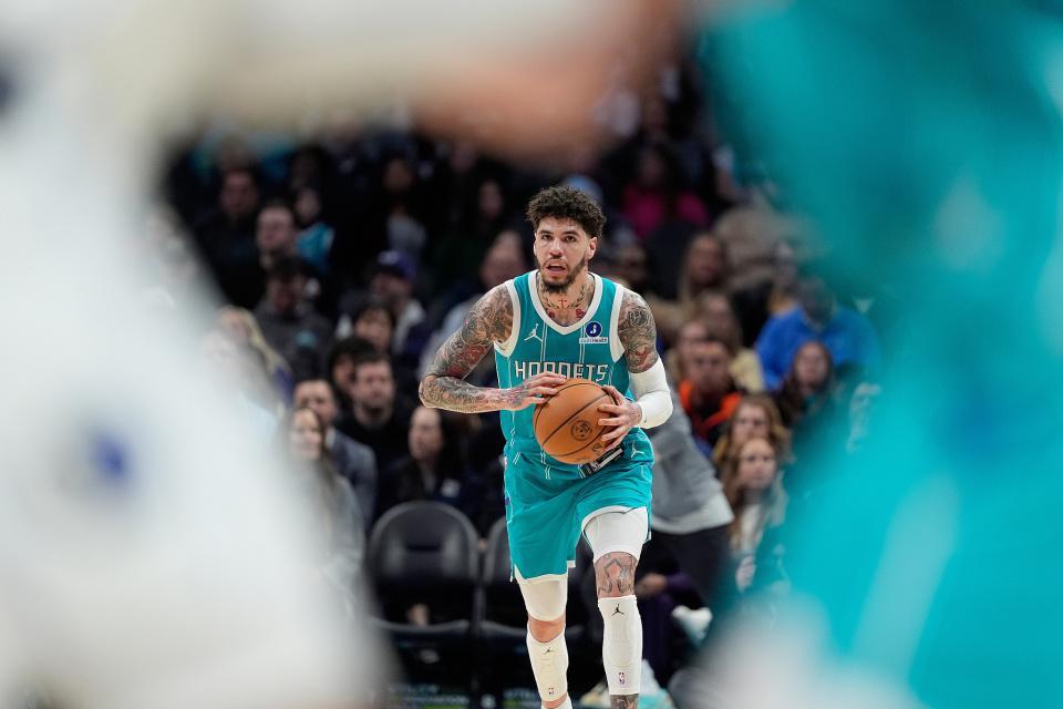 博鱼-18战15胜！黄蜂8人上双大胜独行侠升东部第九 三球15+5+9+5